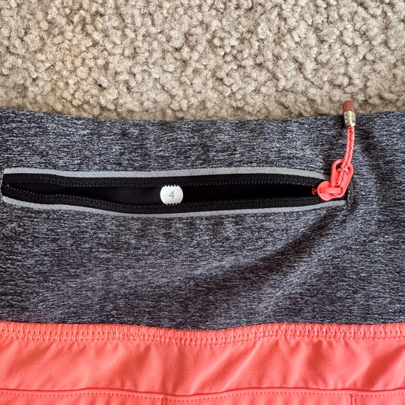 Size 4 2 1/2 inch Lulu Lemon shorts! - Picture 4 of 4